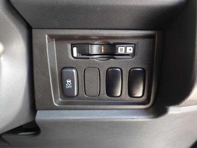 デリカD:5　Gパワーパッケージ 　両側パワースライドドア　エンジンスターター　パナソニックストラーダナビ・TV・バックカメラ　スマートキー　ビルトインETC　パドルシフト　オートライト機能　ウィンカーミラー　HID　LEDフォグランプ　クルーズコントロール　タイミングチェーン　4WD 2400 5Dr