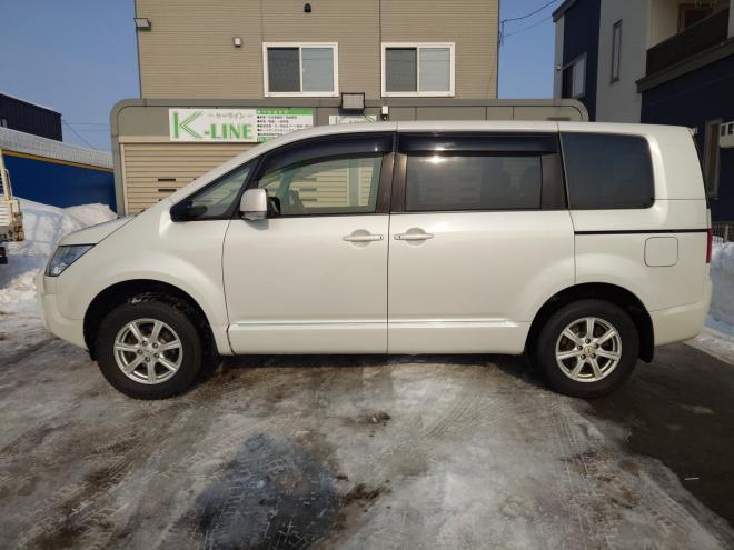 デリカD:5　Gパワーパッケージ 　両側パワースライドドア　エンジンスターター　パナソニックストラーダナビ・TV・バックカメラ　スマートキー　ビルトインETC　パドルシフト　オートライト機能　ウィンカーミラー　HID　LEDフォグランプ　クルーズコントロール　タイミングチェーン　4WD 2400 5Dr