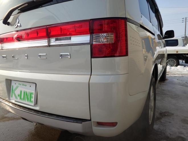 デリカD:5　Gパワーパッケージ 　両側パワースライドドア　エンジンスターター　パナソニックストラーダナビ・TV・バックカメラ　スマートキー　ビルトインETC　パドルシフト　オートライト機能　ウィンカーミラー　HID　LEDフォグランプ　クルーズコントロール　タイミングチェーン　4WD 2400 5Dr