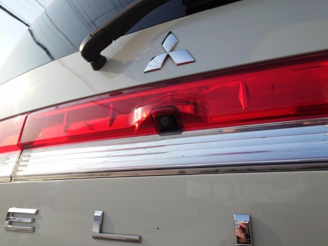 デリカD:5　Gパワーパッケージ 　両側パワースライドドア　エンジンスターター　パナソニックストラーダナビ・TV・バックカメラ　スマートキー　ビルトインETC　パドルシフト　オートライト機能　ウィンカーミラー　HID　LEDフォグランプ　クルーズコントロール　タイミングチェーン　4WD 2400 5Dr