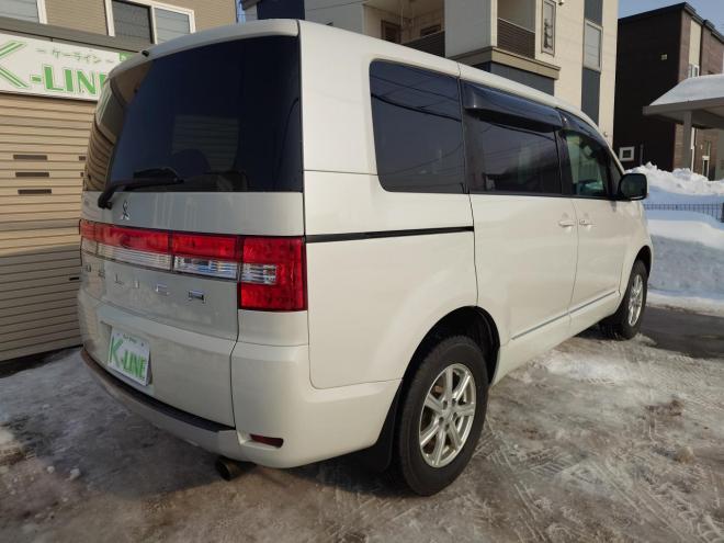 デリカD:5　Gパワーパッケージ 　両側パワースライドドア　エンジンスターター　パナソニックストラーダナビ・TV・バックカメラ　スマートキー　ビルトインETC　パドルシフト　オートライト機能　ウィンカーミラー　HID　LEDフォグランプ　クルーズコントロール　タイミングチェーン　4WD 2400 5Dr