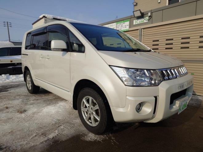 デリカD:5　Gパワーパッケージ 　両側パワースライドドア　エンジンスターター　パナソニックストラーダナビ・TV・バックカメラ　スマートキー　ビルトインETC　パドルシフト　オートライト機能　ウィンカーミラー　HID　LEDフォグランプ　クルーズコントロール　タイミングチェーン　4WD 2400 5Dr