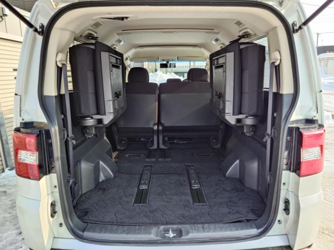 デリカD:5　Gパワーパッケージ 　両側パワースライドドア　エンジンスターター　パナソニックストラーダナビ・TV・バックカメラ　スマートキー　ビルトインETC　パドルシフト　オートライト機能　ウィンカーミラー　HID　LEDフォグランプ　クルーズコントロール　タイミングチェーン　4WD 2400 5Dr