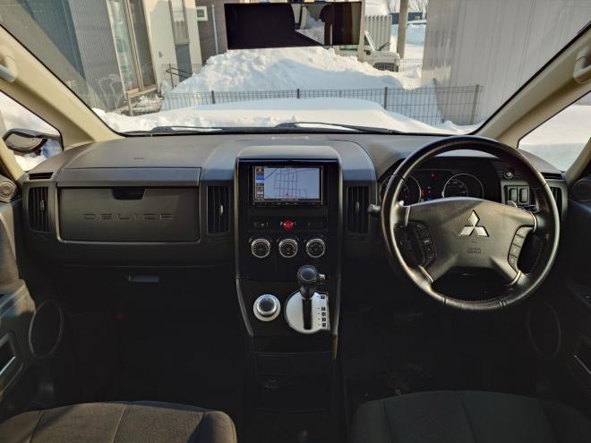 デリカD:5　Gパワーパッケージ 　両側パワースライドドア　エンジンスターター　パナソニックストラーダナビ・TV・バックカメラ　スマートキー　ビルトインETC　パドルシフト　オートライト機能　ウィンカーミラー　HID　LEDフォグランプ　クルーズコントロール　タイミングチェーン　4WD 2400 5Dr