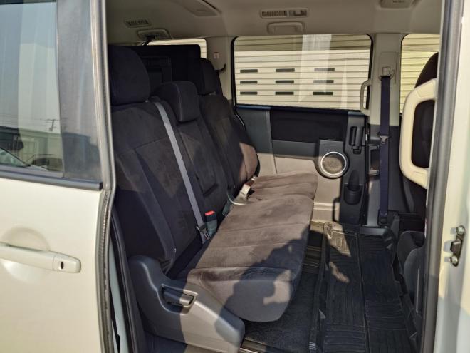 デリカD:5　Gパワーパッケージ 　両側パワースライドドア　エンジンスターター　パナソニックストラーダナビ・TV・バックカメラ　スマートキー　ビルトインETC　パドルシフト　オートライト機能　ウィンカーミラー　HID　LEDフォグランプ　クルーズコントロール　タイミングチェーン　4WD 2400 5Dr