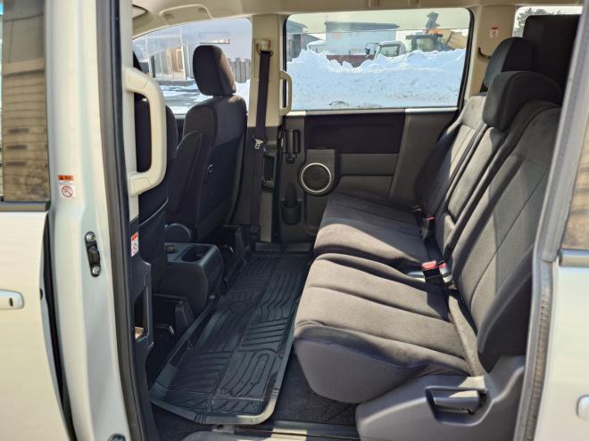 デリカD:5　Gパワーパッケージ 　両側パワースライドドア　エンジンスターター　パナソニックストラーダナビ・TV・バックカメラ　スマートキー　ビルトインETC　パドルシフト　オートライト機能　ウィンカーミラー　HID　LEDフォグランプ　クルーズコントロール　タイミングチェーン　4WD 2400 5Dr