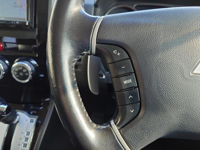 デリカD:5　Gパワーパッケージ 　両側パワースライドドア　エンジンスターター　パナソニックストラーダナビ・TV・バックカメラ　スマートキー　ビルトインETC　パドルシフト　オートライト機能　ウィンカーミラー　HID　LEDフォグランプ　クルーズコントロール　タイミングチェーン　4WD 2400 5Dr