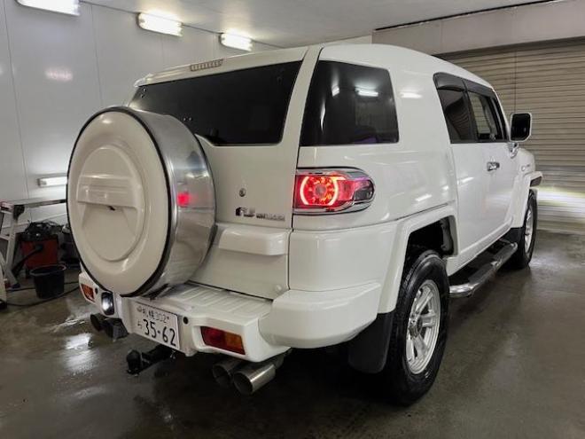 FJクルーザーオフロードパッケージ　禁煙車　リアデフロック　クロールコントロール　アクティブトラクションコントロール　ＭＫＷ２０インチＡＷ　社外１７ＡＷ＋スタッドレスタイヤ付　ブラックレザーシートカバー　コーナーセンサー　ヒッチメンバー 4WD 4000 3Dr