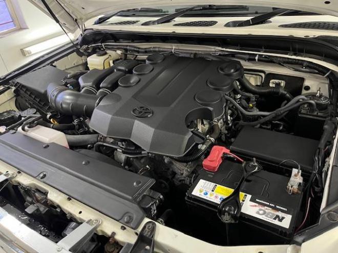 FJクルーザーオフロードパッケージ　禁煙車　リアデフロック　クロールコントロール　アクティブトラクションコントロール　ＭＫＷ２０インチＡＷ　社外１７ＡＷ＋スタッドレスタイヤ付　ブラックレザーシートカバー　コーナーセンサー　ヒッチメンバー 4WD 4000 3Dr