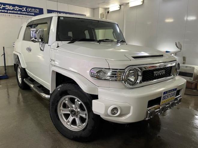 FJクルーザーオフロードパッケージ　禁煙車　リアデフロック　クロールコントロール　アクティブトラクションコントロール　ＭＫＷ２０インチＡＷ　社外１７ＡＷ＋スタッドレスタイヤ付　ブラックレザーシートカバー　コーナーセンサー　ヒッチメンバー 4WD 4000 3Dr