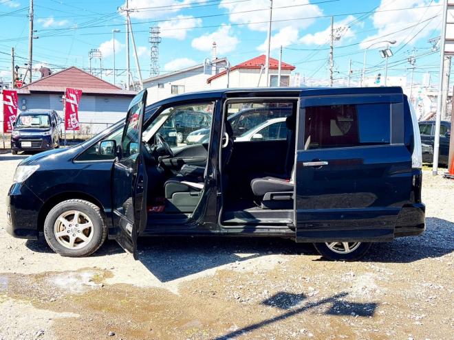 セレナ2.0ライダー 4WD　ローンが不安な方＜優遇ローン＞1年保証　寒冷地仕様　純正ナビ 