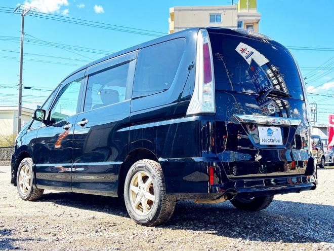 セレナ2.0ライダー 4WD　ローンが不安な方＜優遇ローン＞1年保証　寒冷地仕様　純正ナビ 