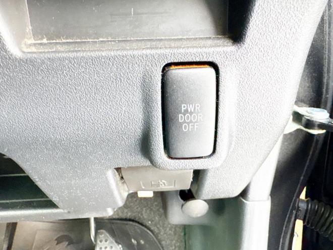 セレナ2.0ライダー 4WD　ローンが不安な方＜優遇ローン＞1年保証　寒冷地仕様　純正ナビ 