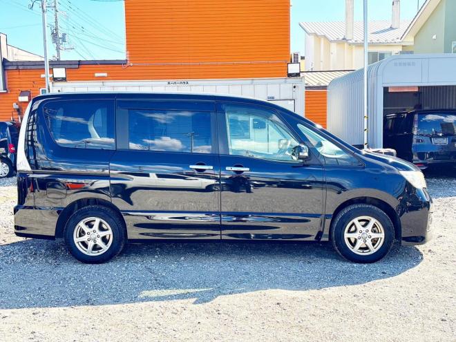 セレナ2.0ライダー 4WD　ローンが不安な方＜優遇ローン＞1年保証　寒冷地仕様　純正ナビ 