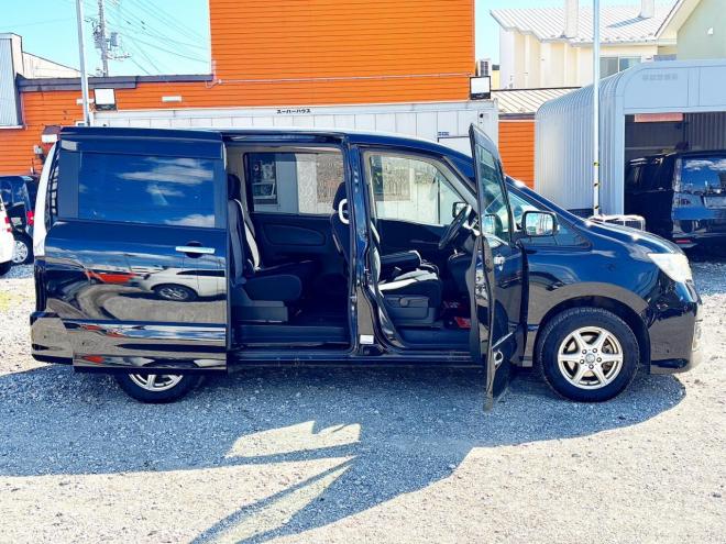 セレナ2.0ライダー 4WD　ローンが不安な方＜優遇ローン＞1年保証　寒冷地仕様　純正ナビ 