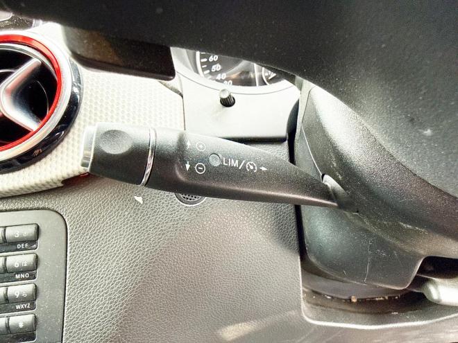 ベンツB180 ローンが不安な方＜優遇ローン＞ユーザー買取車　ターボ車　純正マルチナビ　フルセグTV　バックカメラ 1600 5Dr