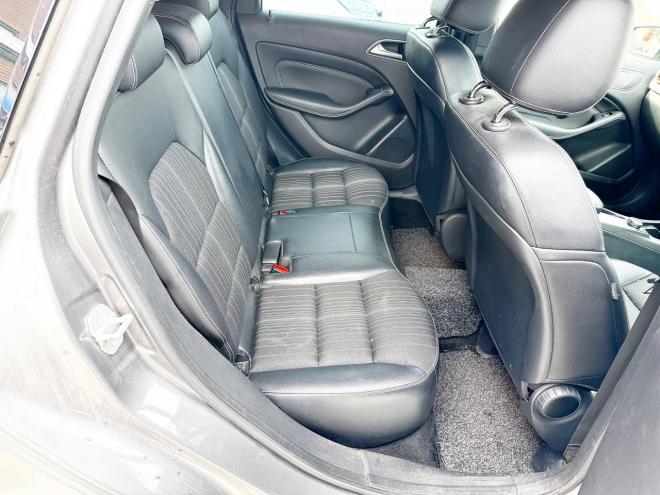 ベンツB180 ローンが不安な方＜優遇ローン＞ユーザー買取車　ターボ車　純正マルチナビ　フルセグTV　バックカメラ 1600 5Dr