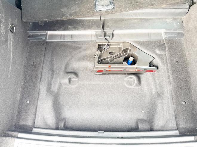 ベンツB180 ローンが不安な方＜優遇ローン＞ユーザー買取車　ターボ車　純正マルチナビ　フルセグTV　バックカメラ 1600 5Dr