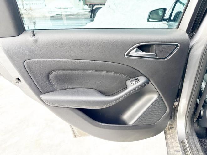 ベンツB180 ローンが不安な方＜優遇ローン＞ユーザー買取車　ターボ車　純正マルチナビ　フルセグTV　バックカメラ 1600 5Dr