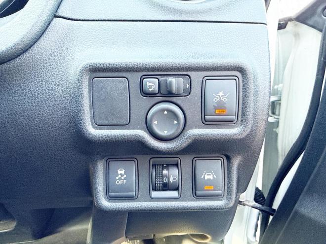 ノート1.2X FOUR 4WD ローンが不安な方＜優遇ローン＞本州仕入 寒冷地仕様 純正SDナビ　フルセグTV　衝突軽減ブレーキシステム スマートキー　バックカメラ 4WD 1200 5Dr