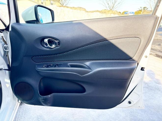 ノート1.2X FOUR 4WD ローンが不安な方＜優遇ローン＞本州仕入 寒冷地仕様 純正SDナビ　フルセグTV　衝突軽減ブレーキシステム スマートキー　バックカメラ 4WD 1200 5Dr