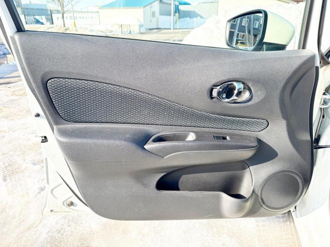 ノート1.2X FOUR 4WD ローンが不安な方＜優遇ローン＞本州仕入 寒冷地仕様 純正SDナビ　フルセグTV　衝突軽減ブレーキシステム スマートキー　バックカメラ 4WD 1200 5Dr