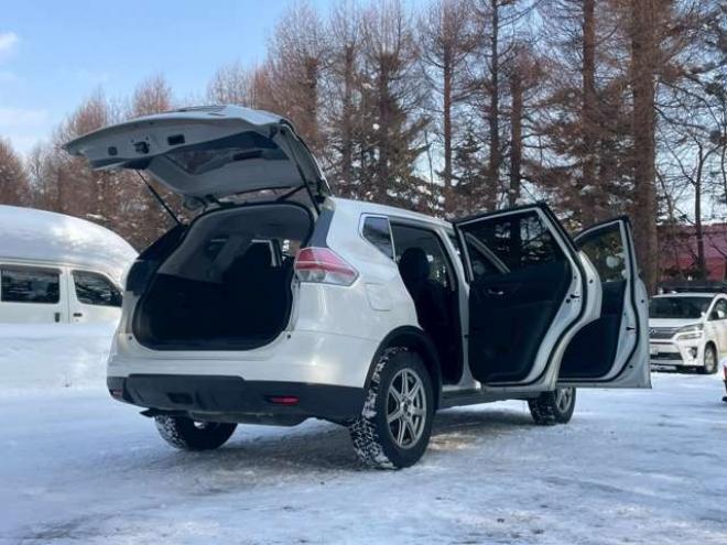 エクストレイル2.0 20S 2列車 4WD　ETC　パワステ　パワーウィンドウ　ABS　アイドリングストップ　エアコン　ナビ　キーレスエントリー　寒冷地仕様 2000