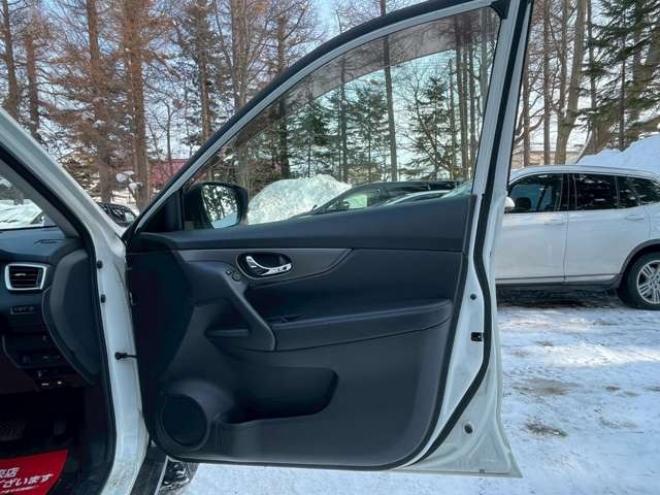 エクストレイル2.0 20S 2列車 4WD　ETC　パワステ　パワーウィンドウ　ABS　アイドリングストップ　エアコン　ナビ　キーレスエントリー　寒冷地仕様 2000