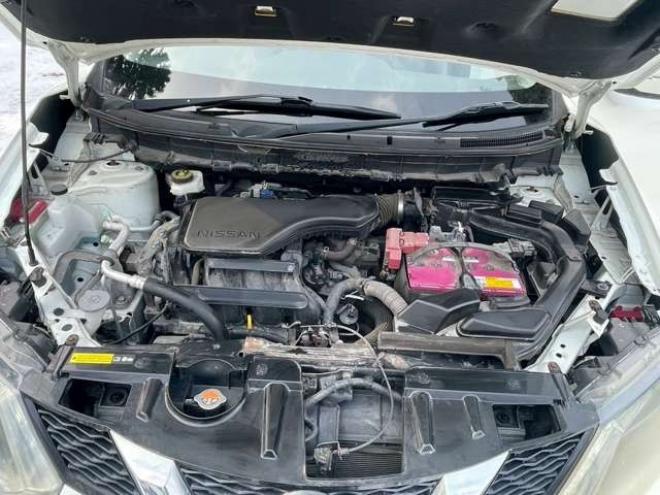 エクストレイル2.0 20S 2列車 4WD　ETC　パワステ　パワーウィンドウ　ABS　アイドリングストップ　エアコン　ナビ　キーレスエントリー　寒冷地仕様 2000