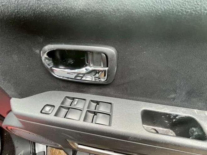 デリカD：5 2.4 G パワーパッケージ 4WD　ETC　アルパインBIGナビ　バックカメラ　両側電動スライドドア　パワステ　パワーウィンドウ　純正アルミ　クルーズコントロール　エアコン　キーレスエントリー　横滑り防止装置　盗難防止装置　3列シート 2400