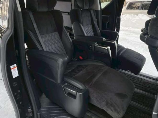 ヴェルファイア2.5 Z Gエディション 4WD　クルーズコントロール　アイドリングストップ　ABS　エアコン　パワステ　パワーウィンドウ　スマートキー　キーレス　オットマン　電動シート　3列シート　両側電動スライドドア　アルミホイール　MTモード 2500