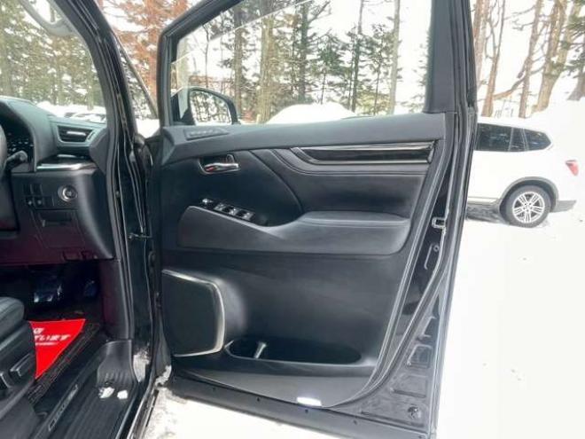 ヴェルファイア2.5 Z Gエディション 4WD　クルーズコントロール　アイドリングストップ　ABS　エアコン　パワステ　パワーウィンドウ　スマートキー　キーレス　オットマン　電動シート　3列シート　両側電動スライドドア　アルミホイール　MTモード 2500