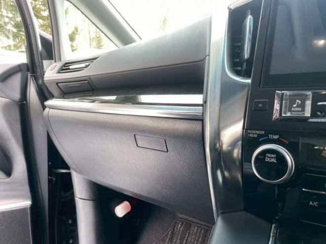 ヴェルファイア2.5 Z Gエディション 4WD　クルーズコントロール　アイドリングストップ　ABS　エアコン　パワステ　パワーウィンドウ　スマートキー　キーレス　オットマン　電動シート　3列シート　両側電動スライドドア　アルミホイール　MTモード 2500