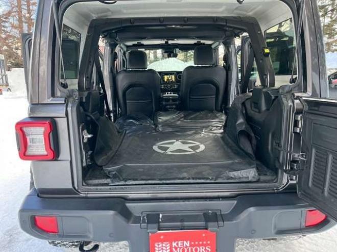 ラングラーアンリミテッド サハラ 3.6L 4WD　エアコン　クルーズコントロール　パワステ　パワーウィンドウ　フロントカメラ　サイドカメラ　バックカメラ　キーレスエントリー　アルミホイール　ABS　横滑り防止装置　盗難防止装置　フルセグTV 正規輸入車 3600