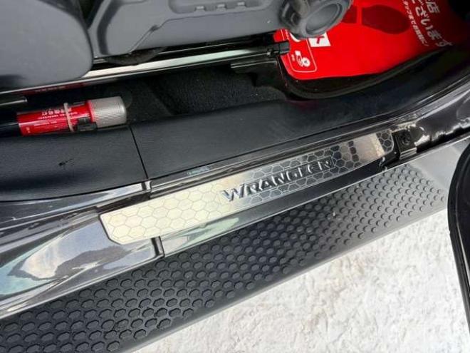 ラングラーアンリミテッド サハラ 3.6L 4WD　エアコン　クルーズコントロール　パワステ　パワーウィンドウ　フロントカメラ　サイドカメラ　バックカメラ　キーレスエントリー　アルミホイール　ABS　横滑り防止装置　盗難防止装置　フルセグTV 正規輸入車 3600