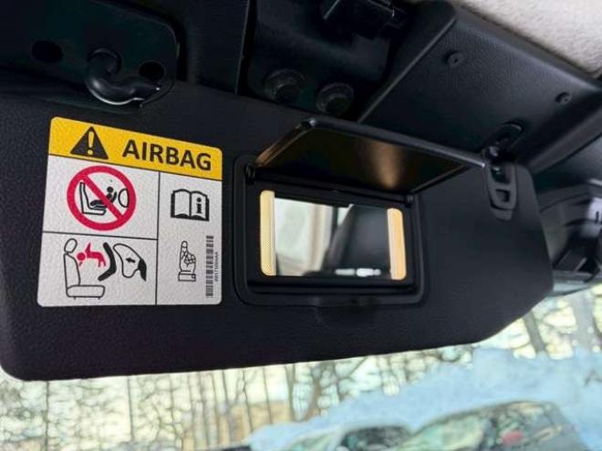 ラングラーアンリミテッド サハラ 3.6L 4WD　エアコン　クルーズコントロール　パワステ　パワーウィンドウ　フロントカメラ　サイドカメラ　バックカメラ　キーレスエントリー　アルミホイール　ABS　横滑り防止装置　盗難防止装置　フルセグTV 正規輸入車 3600