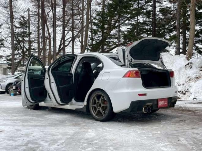 ランサーエボリューション 2.0 GSR X 4WD　ブリッツ車高調　社外マフラー(カキモト)　ローダウン　ETC　ABS　横滑り防止装置　盗難防止装置　エアコン　パワーウィンドウ　パワステ　キーレスエントリー　純正ナビ　社外アルミ 2000