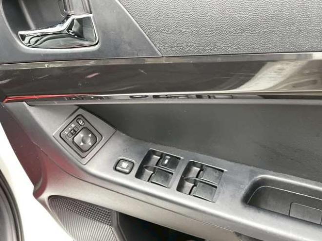 ランサーエボリューション 2.0 GSR X 4WD　ブリッツ車高調　社外マフラー(カキモト)　ローダウン　ETC　ABS　横滑り防止装置　盗難防止装置　エアコン　パワーウィンドウ　パワステ　キーレスエントリー　純正ナビ　社外アルミ 2000