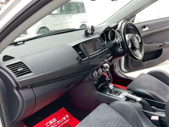 ランサーエボリューション 2.0 GSR X 4WD　ブリッツ車高調　社外マフラー(カキモト)　ローダウン　ETC　ABS　横滑り防止装置　盗難防止装置　エアコン　パワーウィンドウ　パワステ　キーレスエントリー　純正ナビ　社外アルミ 2000