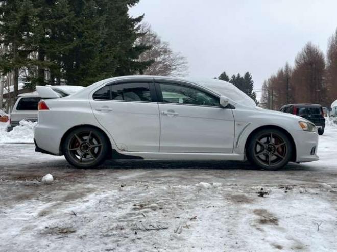 ランサーエボリューション 2.0 GSR X 4WD　ブリッツ車高調　社外マフラー(カキモト)　ローダウン　ETC　ABS　横滑り防止装置　盗難防止装置　エアコン　パワーウィンドウ　パワステ　キーレスエントリー　純正ナビ　社外アルミ 2000