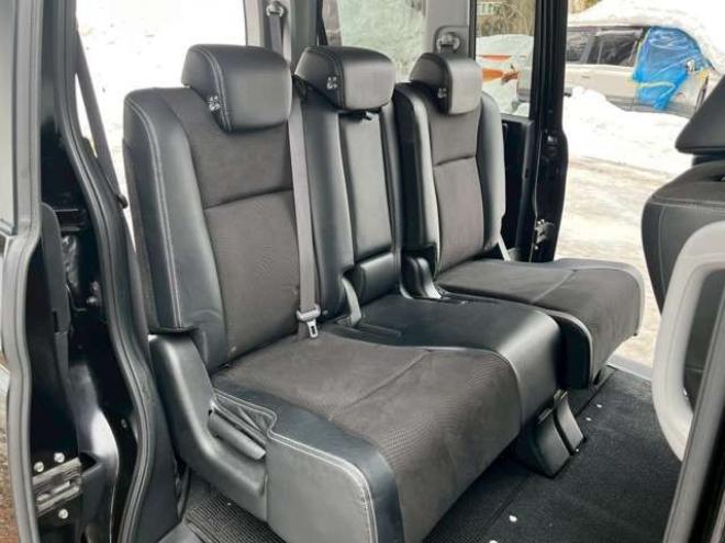 ステップワゴン2.0 スパーダ Z クールスピリット 4WD　純正地デジナビ　エンジンスターター　クルーズコントロール　フリップダウン　ABS　パワステ　パワーウィンドウ　キーレスエントリー　スマートキー　3列シート　両側電動スライドドア　社外アルミ 2000