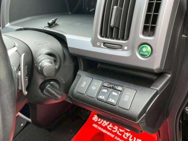 ステップワゴン2.0 スパーダ Z クールスピリット 4WD　純正地デジナビ　エンジンスターター　クルーズコントロール　フリップダウン　ABS　パワステ　パワーウィンドウ　キーレスエントリー　スマートキー　3列シート　両側電動スライドドア　社外アルミ 2000