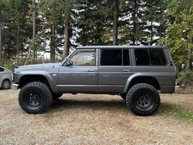 サファリ4.2 エクストラ標準ルーフAD ディーゼル 4WD　リフトアップ　リアヒーター　社外サンルーフ　ドライブレコーダー　ETC　可倒式リアシート　パワステ　社外アルミホイール　社外オーディオ　マッドタイヤ　全塗装済　ターボ 4200