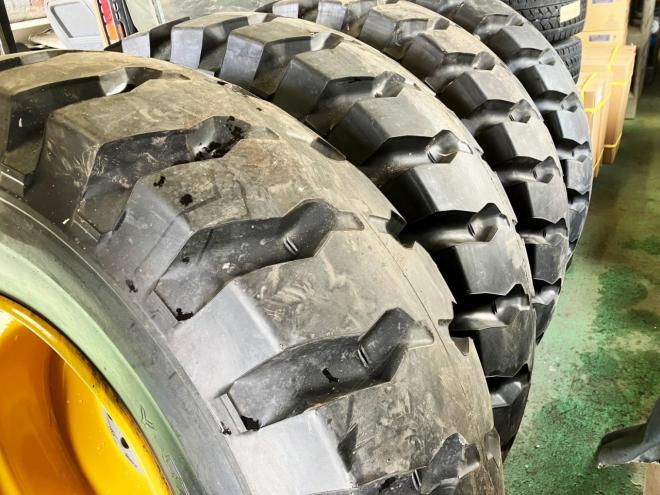 その他コマツ　新品　WA200クラス　タイヤホイール4本セット　17.5-25