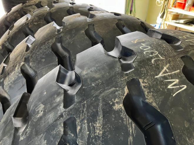 その他コマツ　新品　WA200クラス　タイヤホイール4本セット　17.5-25