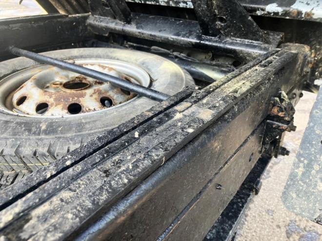 ボンゴトラック中古　ダンプ　4WD