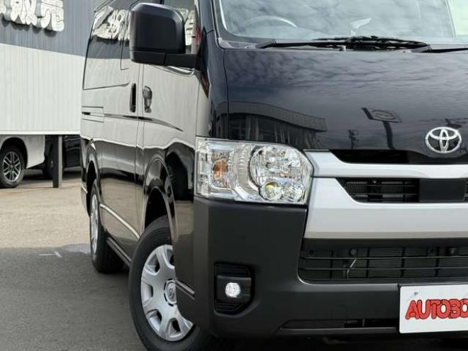 ハイエースバン2.8 DX ロング ディーゼルターボ 4WD　登録未使用車　寒冷地仕様　パノラミックビューモニター　デジタインナーミラー　LEDヘッドランプ　電動格納ミラーヒータ付　リアAC　リアヒーター　スライドドアイージークローザー　バックドアイージークローザー 登録済未使用車 2800