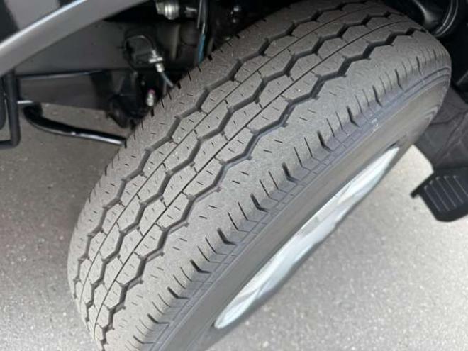 ハイエースバン2.8 DX ロング ディーゼルターボ 4WD　登録未使用車　寒冷地仕様　パノラミックビューモニター　デジタインナーミラー　LEDヘッドランプ　電動格納ミラーヒータ付　リアAC　リアヒーター　スライドドアイージークローザー　バックドアイージークローザー 登録済未使用車 2800