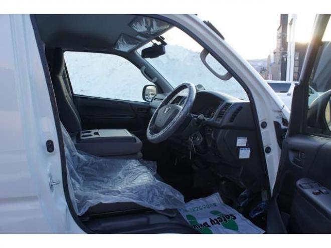 ハイエースバン2.8 DX ロング GLパッケージ ディーゼルターボ 4WD　Bカメラ　TRDフロントスポイラー　マッドフラップ　エセックス16インチアルミ　オープンカントリーRT　LEDヘッドライト　Wエアバッグ　AC100V　8人乗り構造変更済　寒冷地仕様　リアヒーター&エアコン 2800