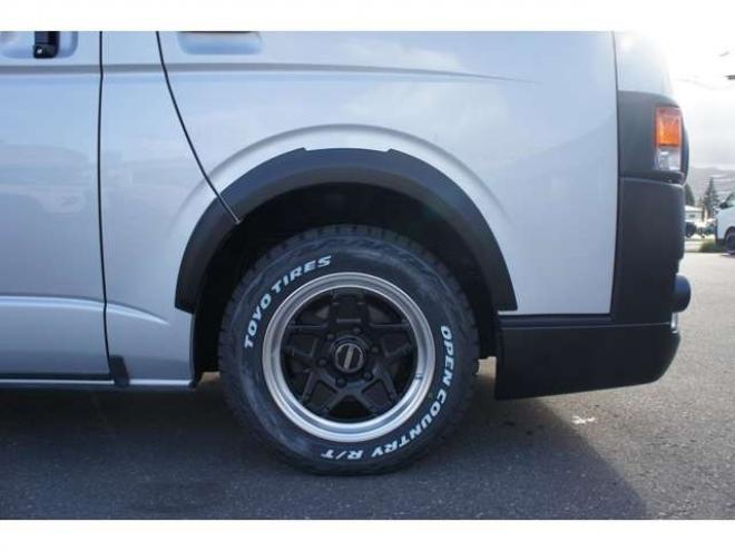 レジアスエース2.8 スーパーGL ロングボディ ディーゼルターボ 4WD　415COBRA丸目キット&CL3フロントリップ&ステージIリアスポ　415SAFARIオーバーフェンダー　ESSEXステラ16インチAW　TOYOオープンカントリーR/T　415COBRAベッドキット　寒冷地仕様　純正ETC 新品シートカバー 2800